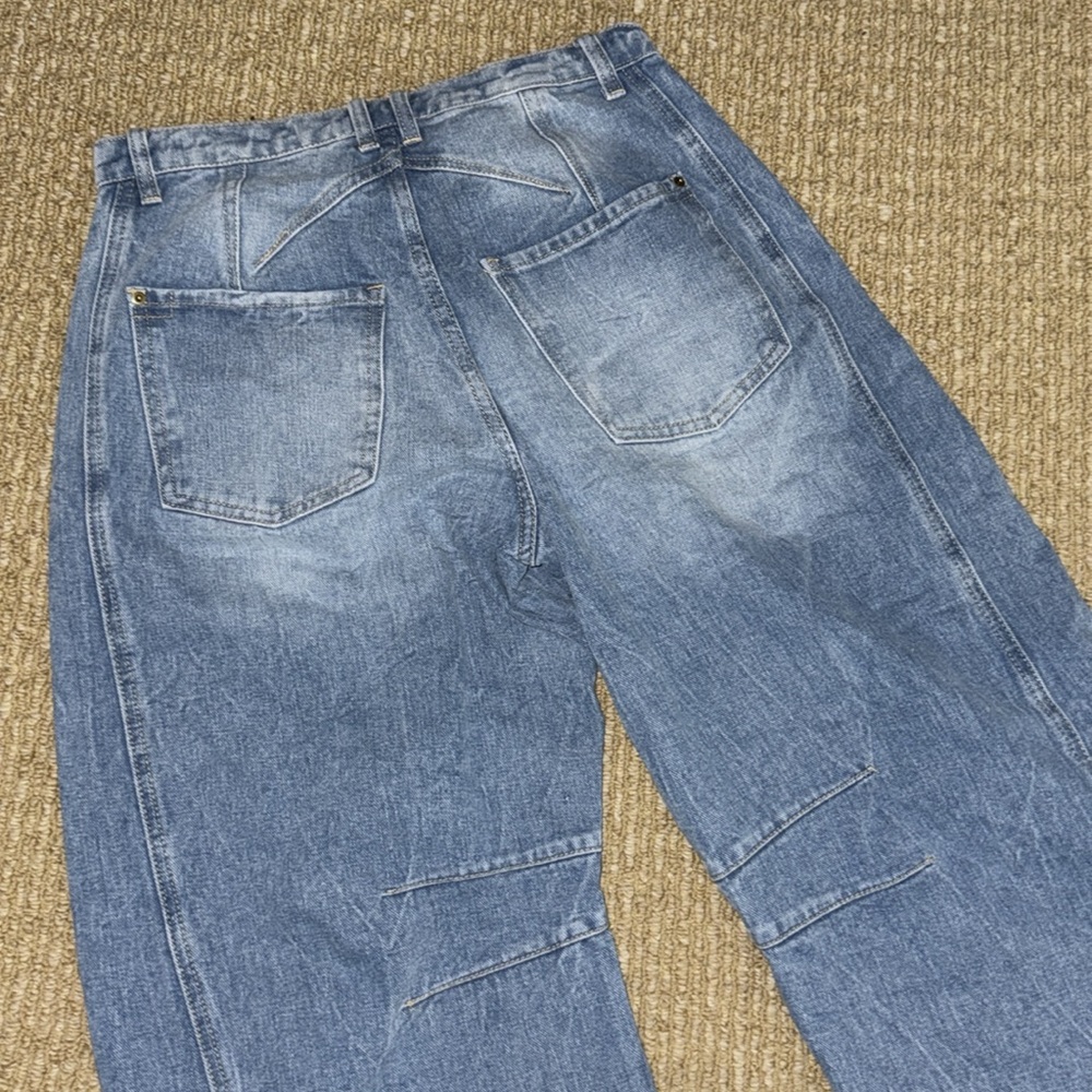 NWOT BARREL JEANS - Picture 3 of 4
